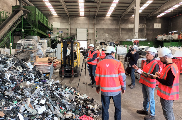 Electrão abre as portas das fábricas da reciclagem onde se recuperam as matérias-primas do futuro